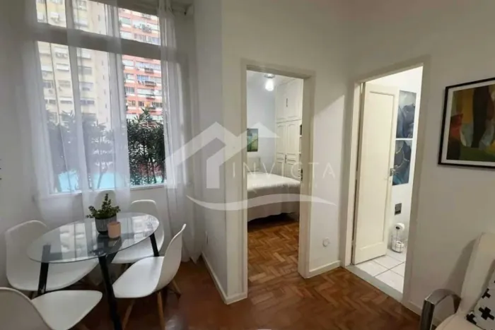 QUARTO E SALA EM RUA NOBRE TOTALMENTE REFORMADO