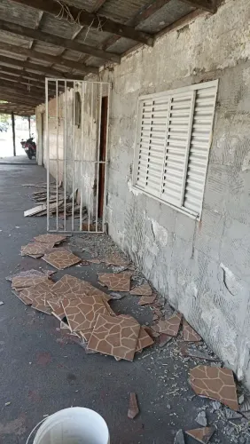 Pedreiro e carpinteiro 