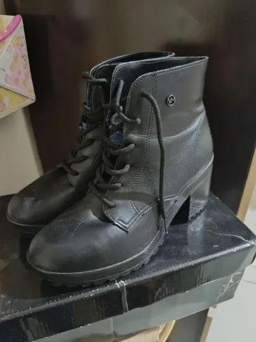 Bota feminina via Marte