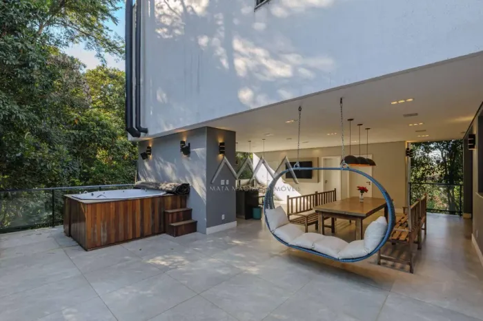Casa à Venda no Condomínio Bosque do Jambreiro | 396 m² - 4 quartos.