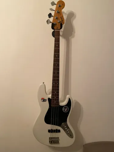 Contrabaixo Squier Califórnia em ótimas condições