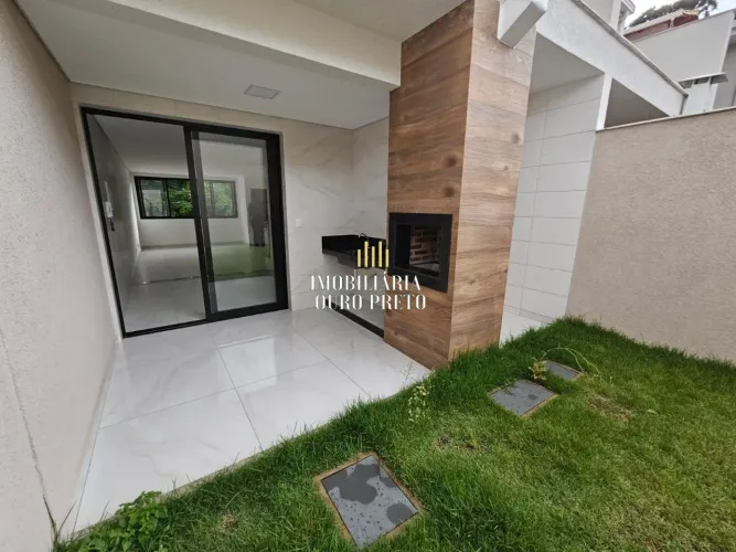 Casa com 3 quartos á venda no bairro Itapõa.