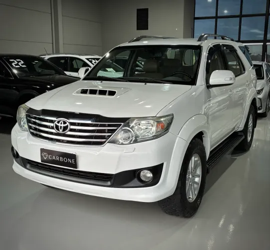 Toyota Hilux SW4 SRV D4-d 4X4 3.0 TDI Dies. AUT 2013