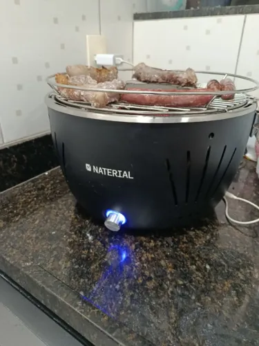 Churrasqueira elétrica com carvão