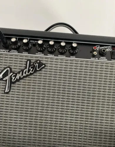 Caixa Fender 15G estado de nova