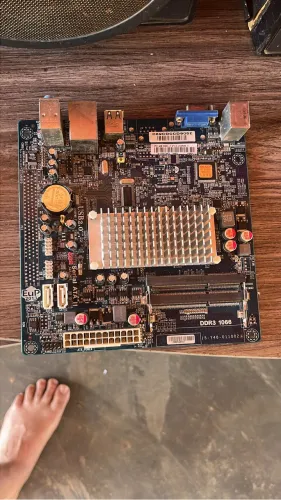 Placa-mãe ECS CDC-I / Atom D2500 R$ 80