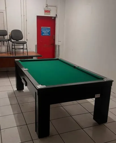 Mesa de sinuca semi oficial com ardósia mineira, qualidade que faz diferença no jogo