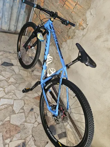 Vende se bicicleta tudo da melhor qualidade, 29