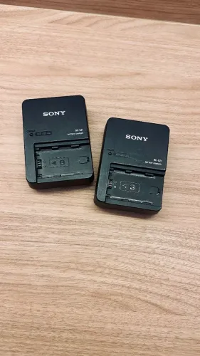 2 Carregadores Sony BC-QZ1 para bateria NP-FZ100