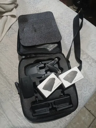 *Drone ZLL SG907 Pro Max câmera 4K black 3 Baterias.3 Baterias*<br>*R$1.500*