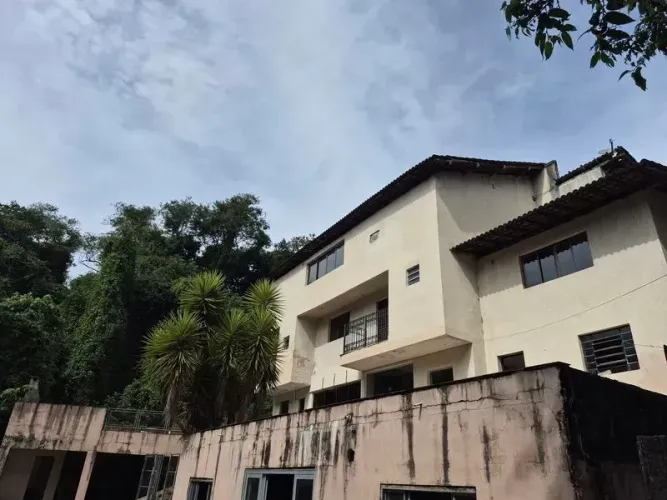 Imóvel para venda tem 430 metros quadrados com 4 quartos em Cumbari - Mairiporã - SP