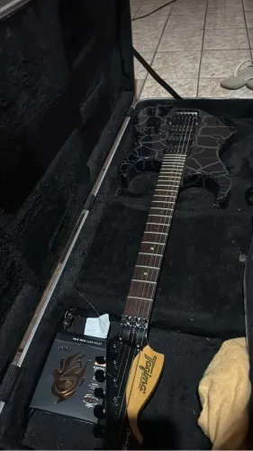 Guitarra Arrow