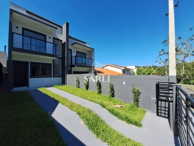 Sobrado Novo à venda no bairro Potecas, em São José.