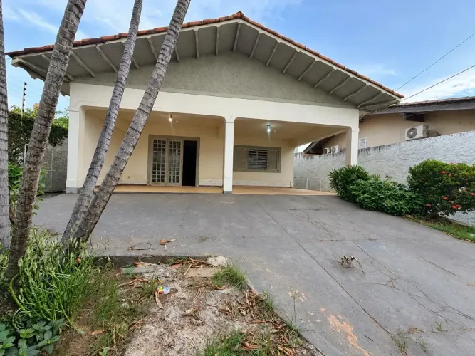 CASA AMPLA À VENDA OU PARA LOCAÇÃO | CIDADE ALTA CUIABÁ/MT