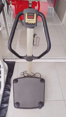 Plataforma Vibratória Athletic Advanced 900vm