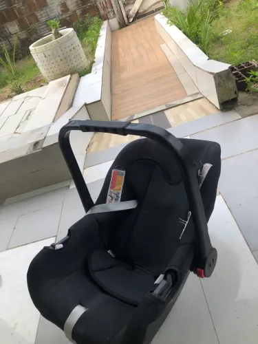 Vende-se bebê conforto