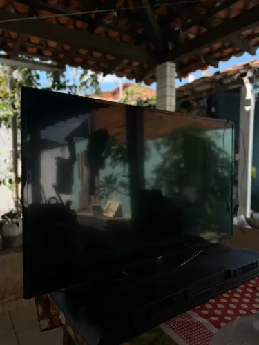 2 TV smart de 50 e 43 polegadas - retirada de peças