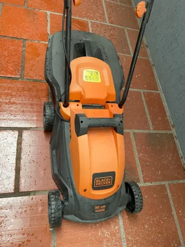 Cortador de grama Black+Decker 1000W 30CM + aparador TRAPP 1000