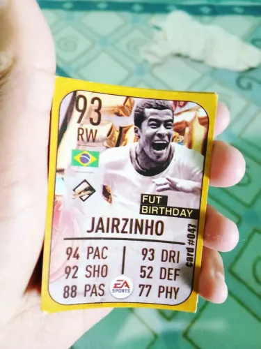 CARTAS DE JOGADORES ANTIGOS, CONTÉM 60 CARTAS E CONTÉM REPETIDAS