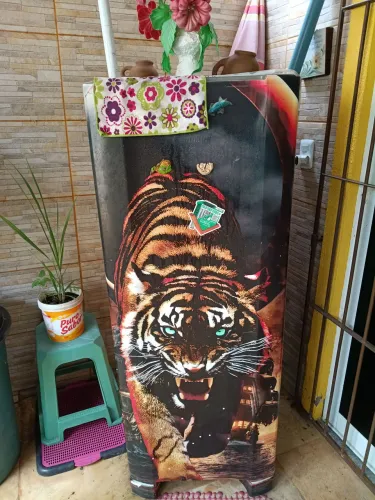 Vendo geladeira seminova,envelopada.