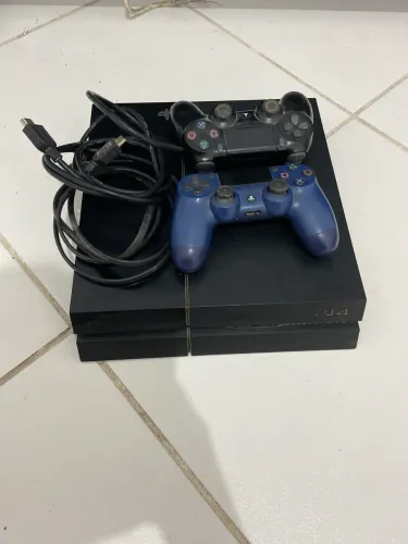 Vendo ps4 2 manete jogos em mídia digital 1,350 no pix ou dinheiro,1,400 cartão 