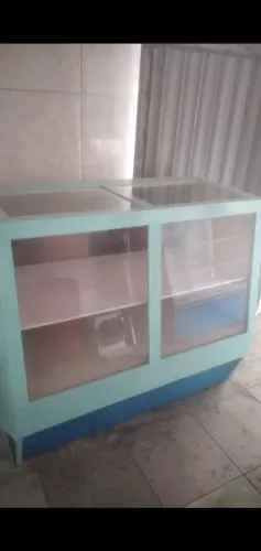 Vendo balcão para pão e salgados bem conservado
