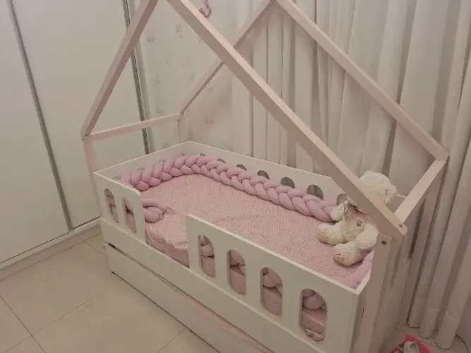 Cama infantil montessoriana