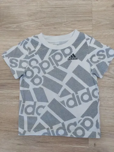 Camiseta adidas tamanho 2