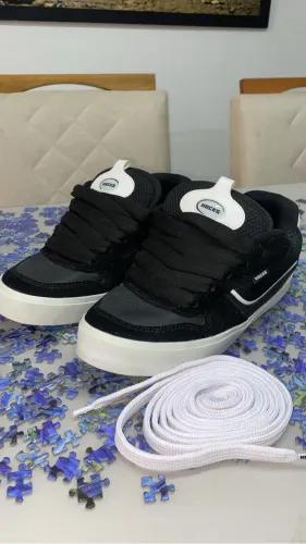 TÊNIS HOCKS PUFF + CADARÇO EXTRA. NÚMERO 42
