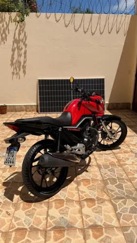 Titan apenas 3.600km rodados!