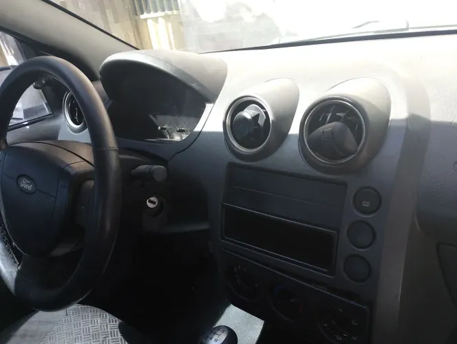 Ford Fiesta Sed. 1.6 8V Flex 4P 2006