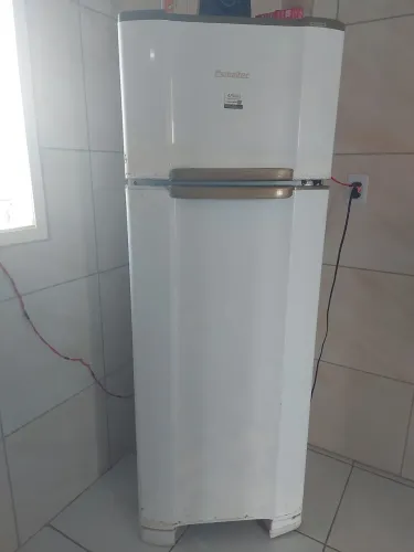 Vendo a geladeira