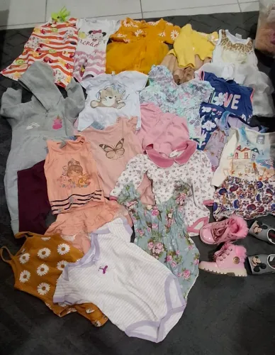 Lote roupa menina tamanho 1 ano com 27 peças