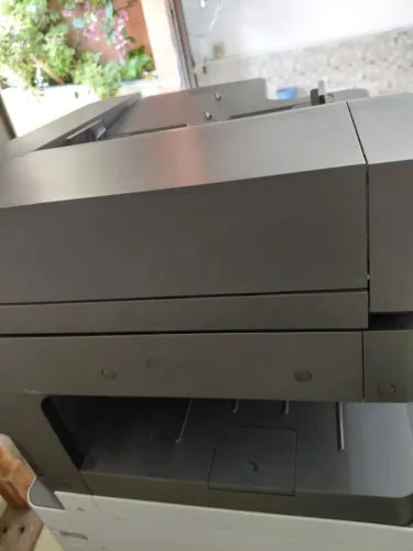 Impressora multifuncional a laser