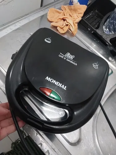 Sanduicheira Mondial