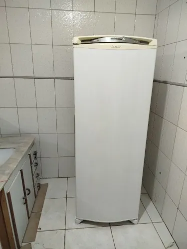 Geladeira marca Consul bem conservada Frost Free faço entrega dentro da cidade