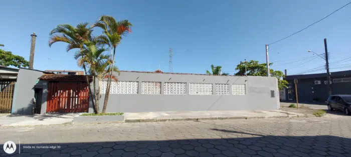 Casa com 1 dormitório no bairro Laranjeiras