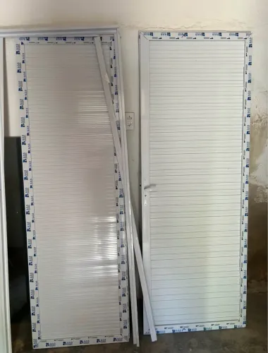 Portas de alumínio/ Banheiro/ Área de Serviço/Quartos