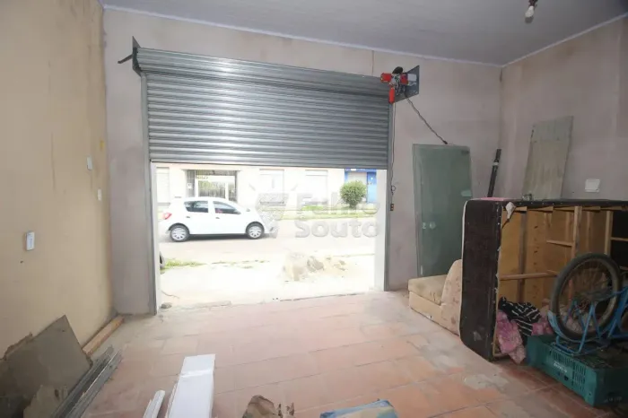 Prédio Comercial em Reforma para Locação na Av. Fernando Osório - Localização Estratégica