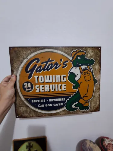 Placa em metal vintage retrô gator jacaré garagem borracharia decorativo