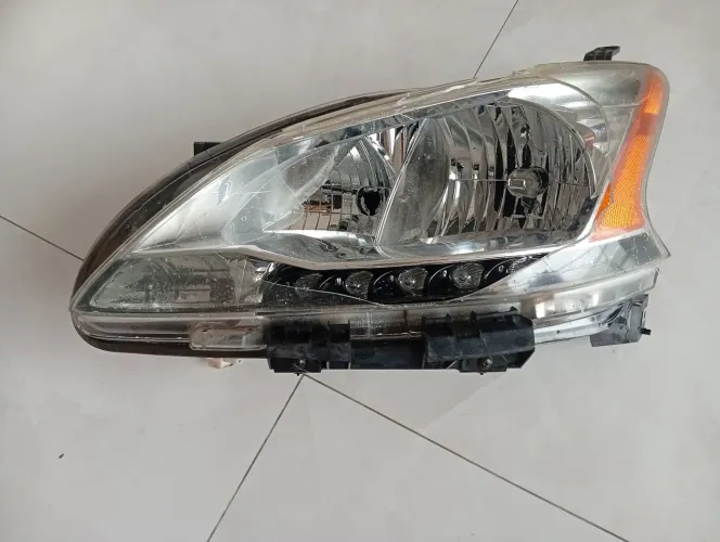 Farol Nissan Sentra esquerdo de 2014 a 2016