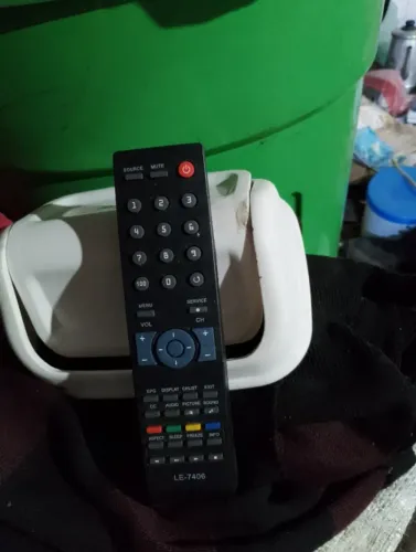 Tv AOC 32 led com conversor digital embutido.