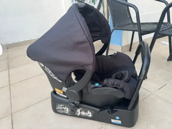 Bebe conforto + Base de fixação veicular Safety 1st 