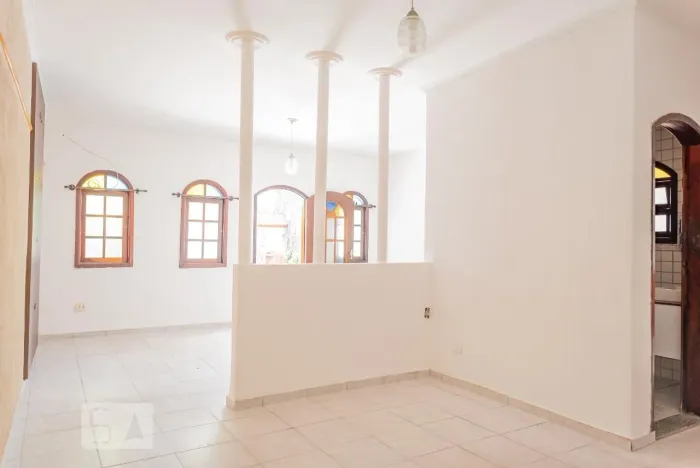 Casa à Venda - Vila Carrão, 5 Quartos, 200 m2