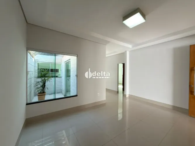 Casa com 3 quartos disponível para venda e locação no bairro Jardim Holanda em Uberlândia-