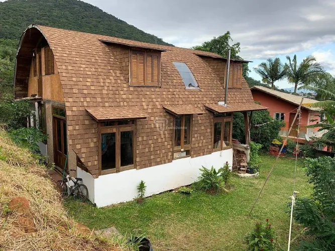 Viva Entre o Mar e a Mata: 2 Casas a Poucos Passos da Praia - Venda e locação, Ribeirão d