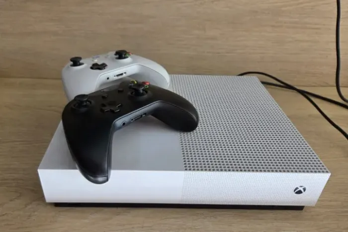 XBox One + 02 controles