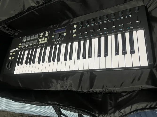 VENDO ARTURIA KEYLAB 49 TECLAS
