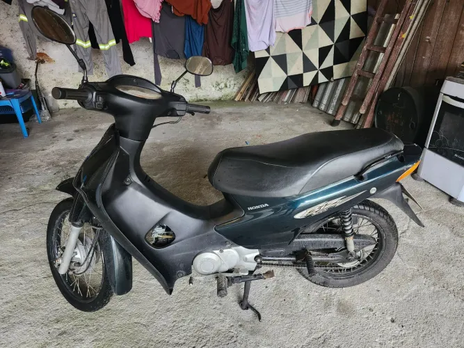 Honda Biz C100 2005 - Econômica, Prática e Ideal para o Dia a Dia!