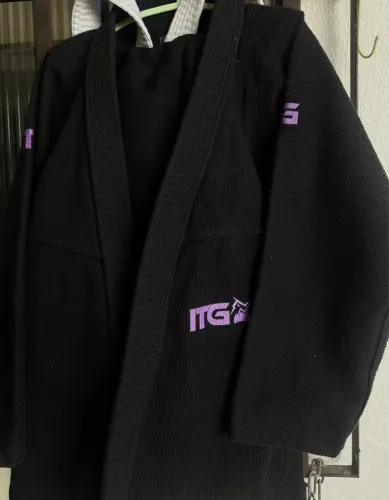 KIMONO JIU JITSU IN THE GUARD SEMINOVO A1